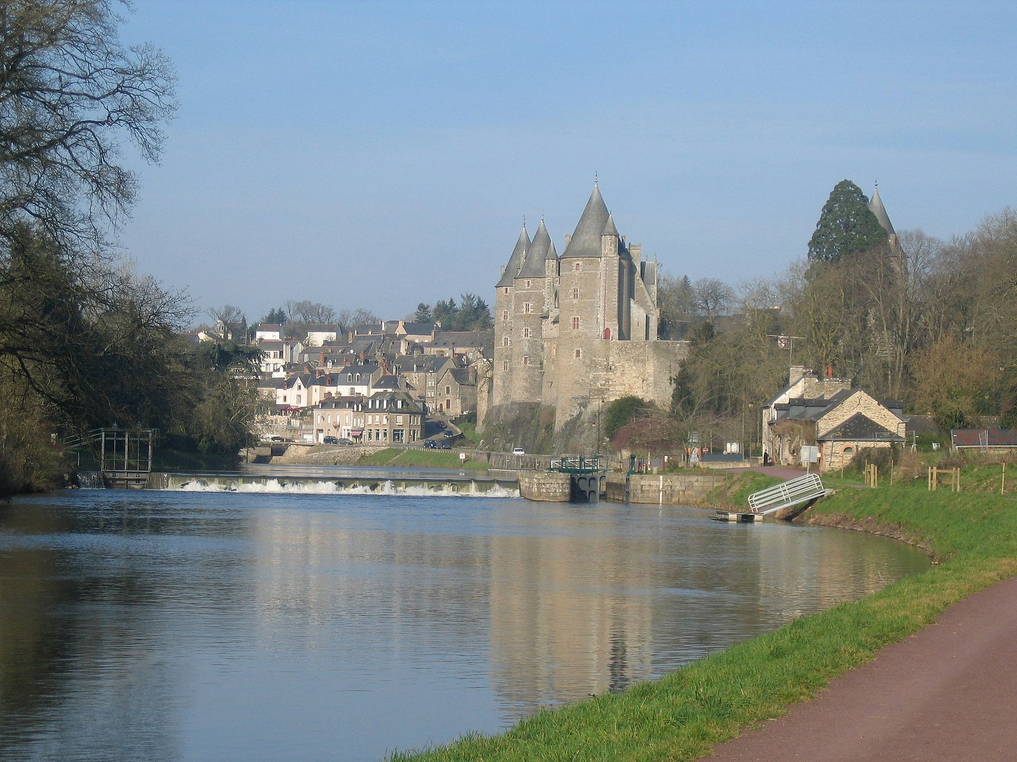 Villages on the Canal de Nantes a Brest
