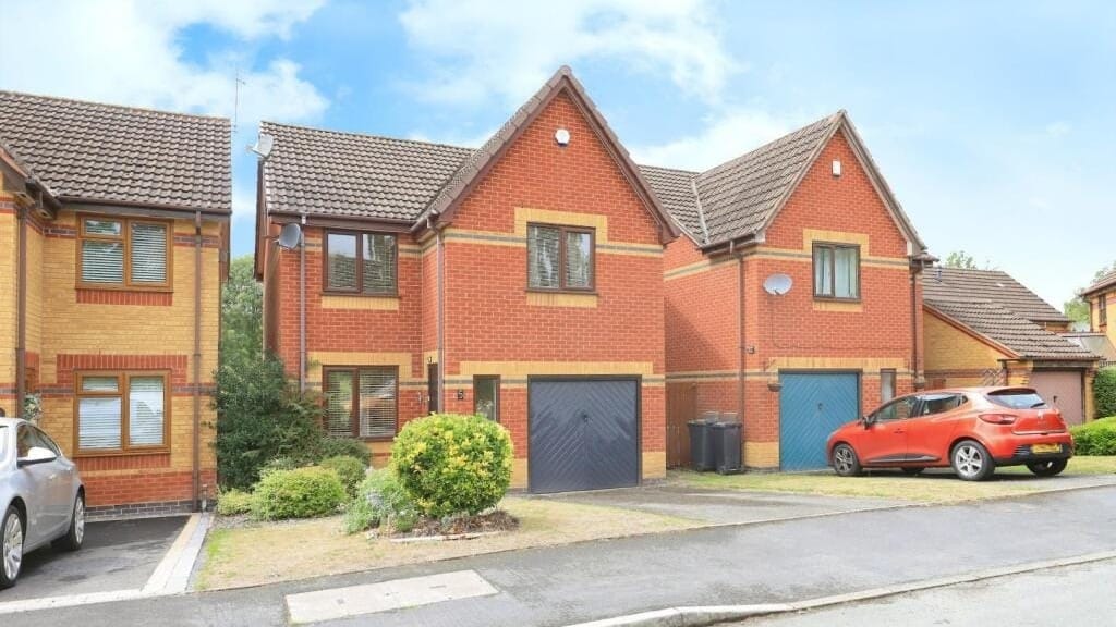 £300,000