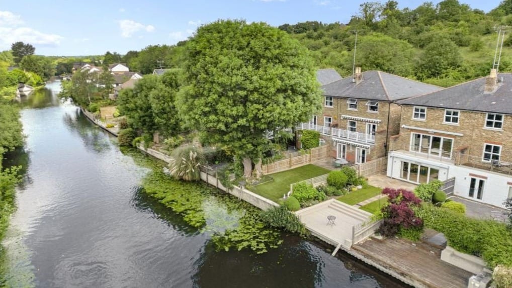 £875,000 offers in excess of