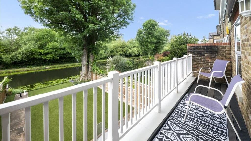 £875,000 Offers in Excess of