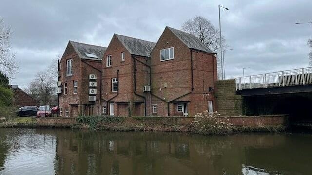 £425,000