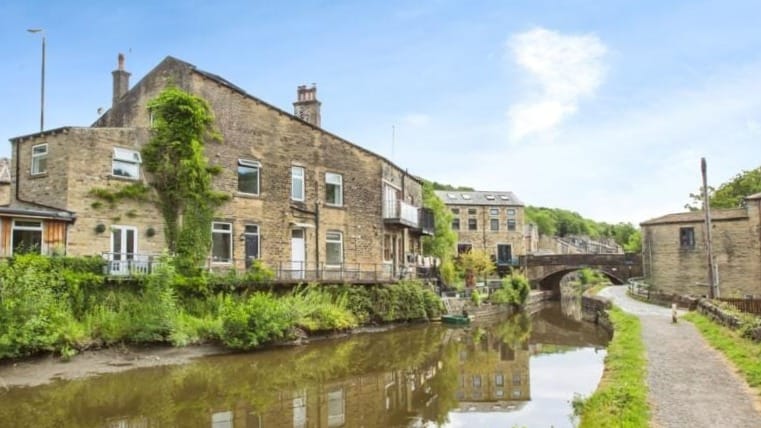 £160,000 Offers Over
