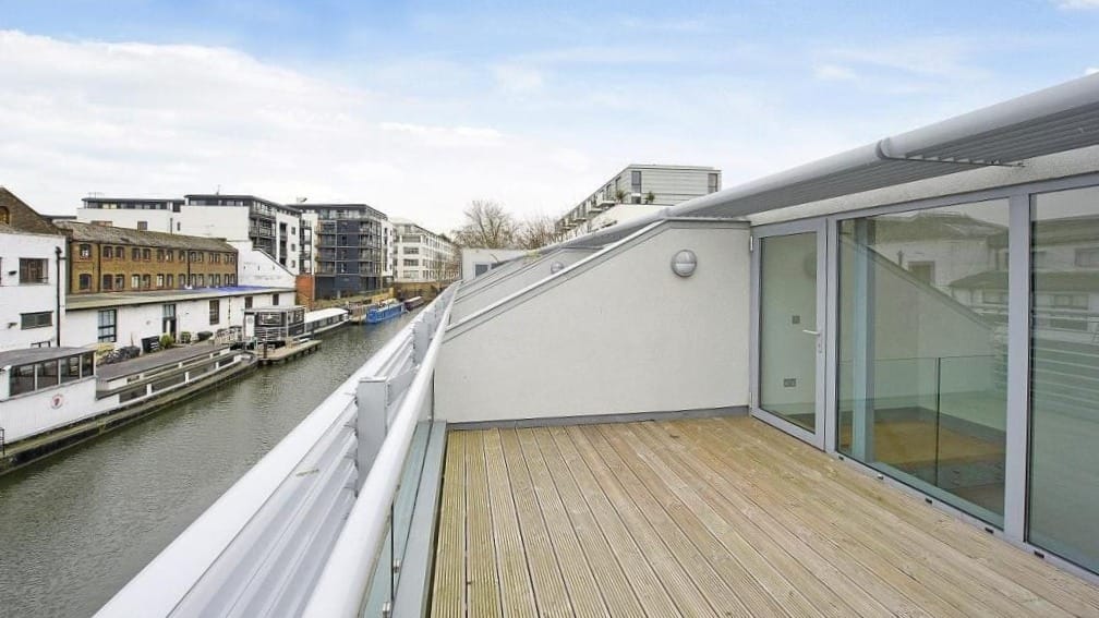 £1,250,000