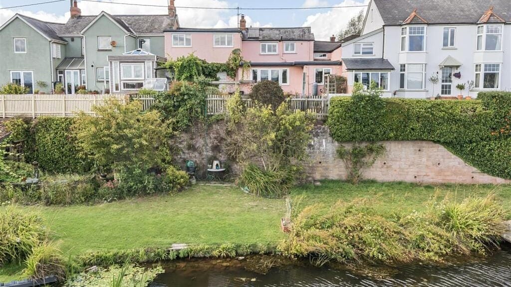 £400,000 guide price