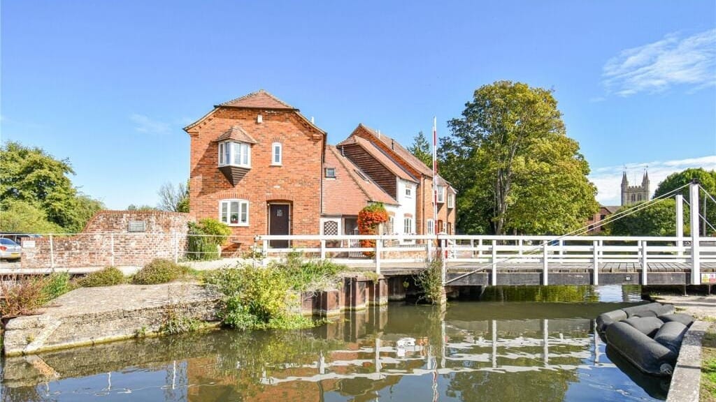 £425,000