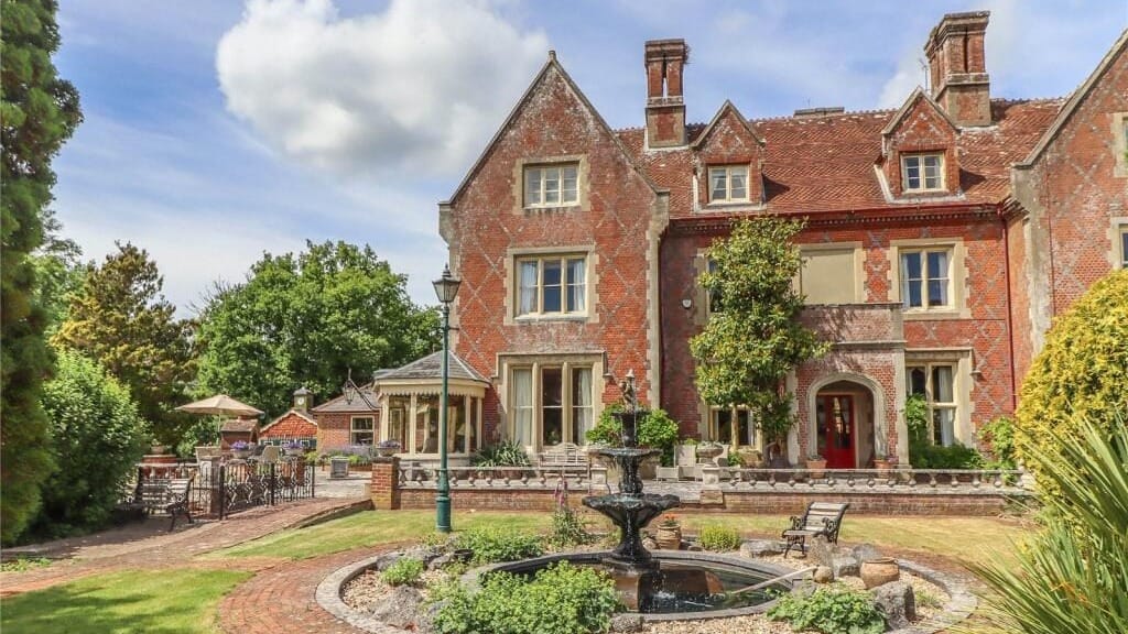£1,300,000
