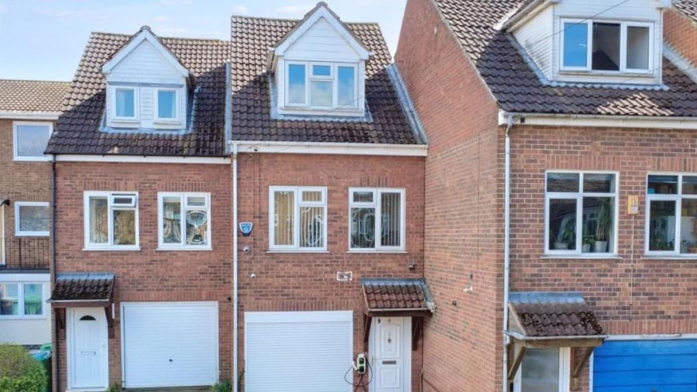 £250,000