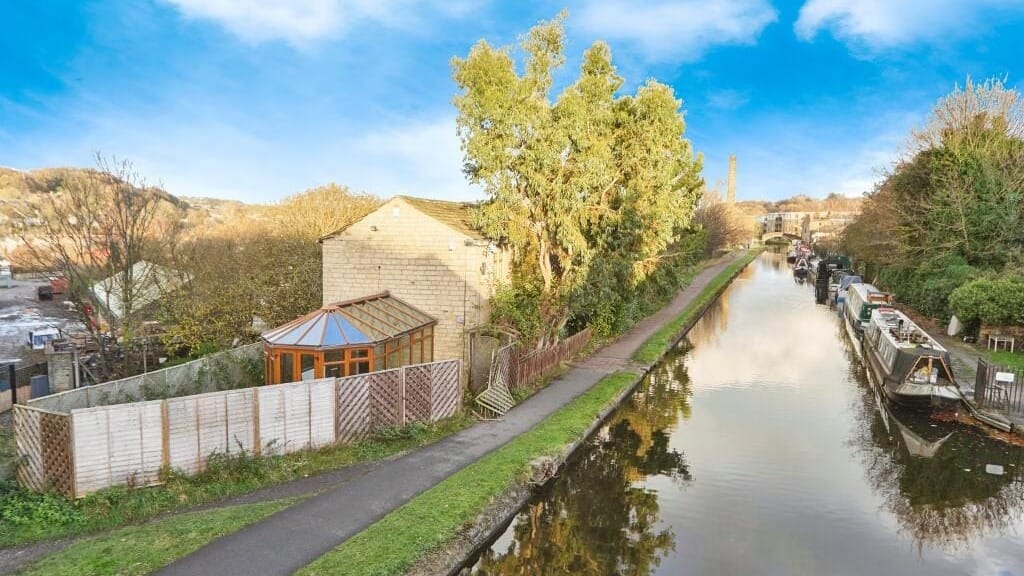 £200,000 Guide Price