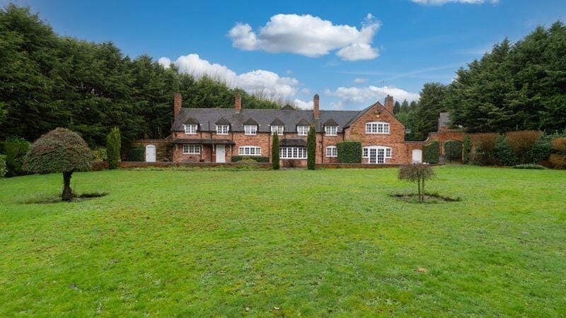 £1,650,000