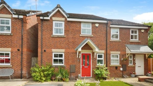 £270,000