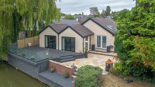 £750,000