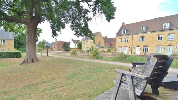 £595,000
