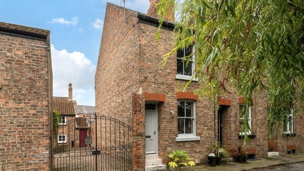 Guide Price £275,000