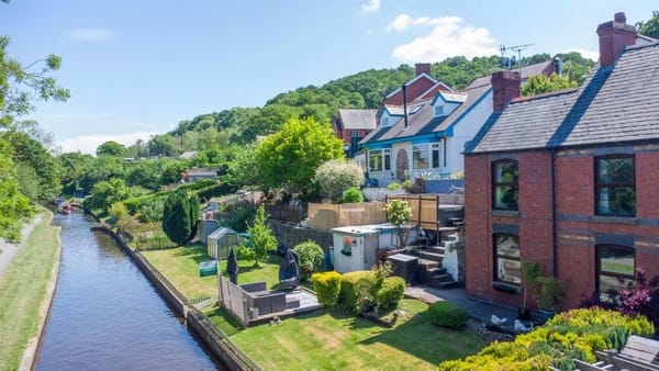 £285,000