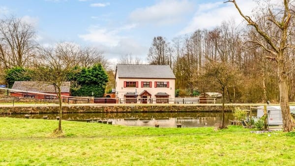 £650,000 Offers in Excess of