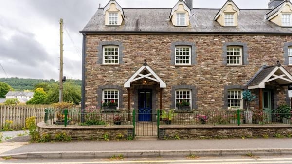 £420,000