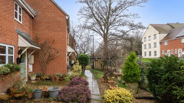 Guide Price £285,000