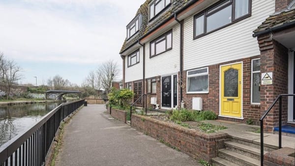 £750,000 Offers in Excess of