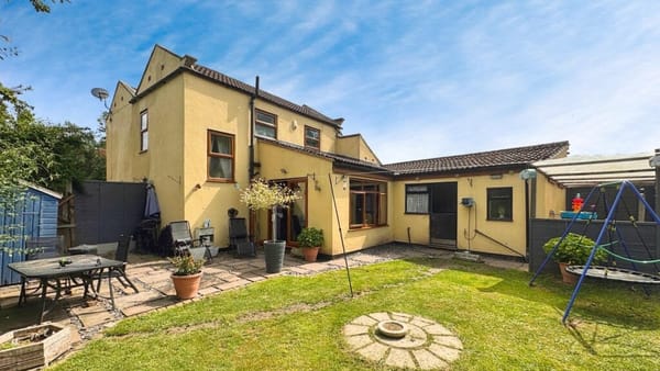 £250,000 offers in excess of