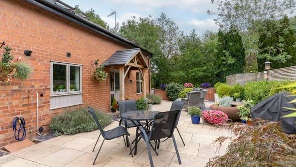 £595,000 Guide Price
