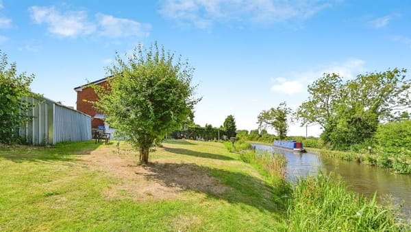 £275,000