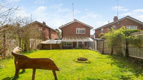 £475,000