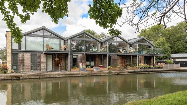 £650,000