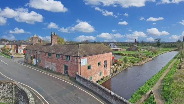 £425,000