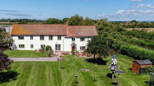 Guide Price £875,000
