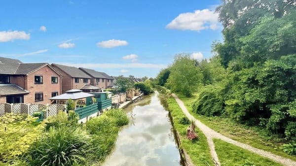 £425,000