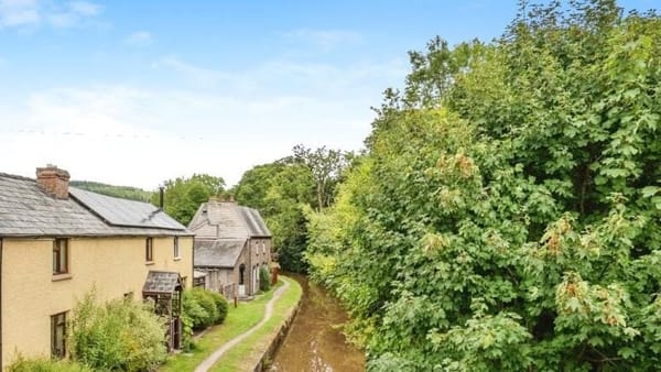 Guide Price £430,000