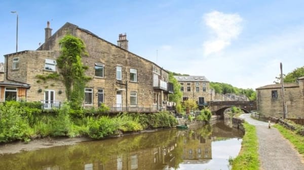 £160,000 Offers Over