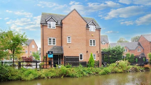 £475,000