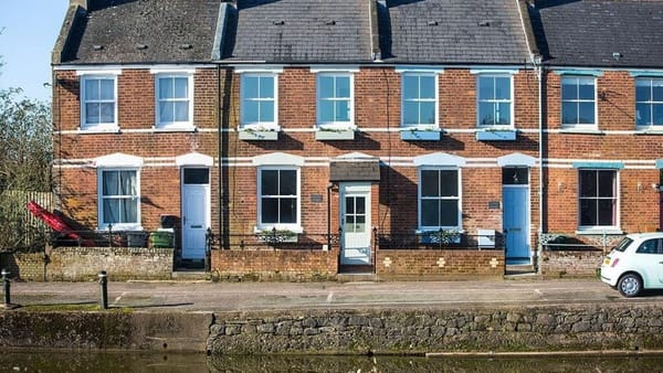 £325,000