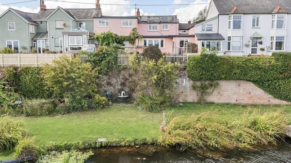 £400,000 guide price