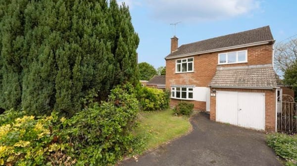 £425,000 guide price