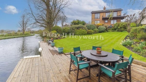 £525,000 offers in region of