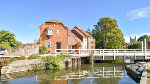 £425,000