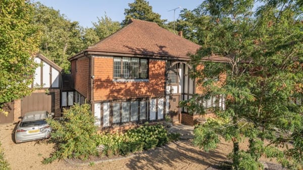 £1,495,000