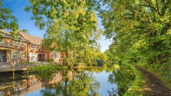 £450,000