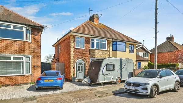 £280,000 offers in excess of