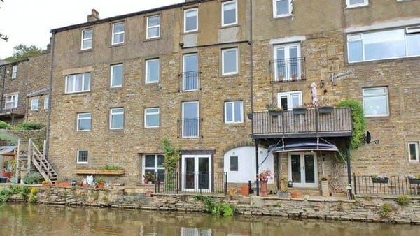 £375,000 guide price