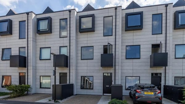 £495,000
