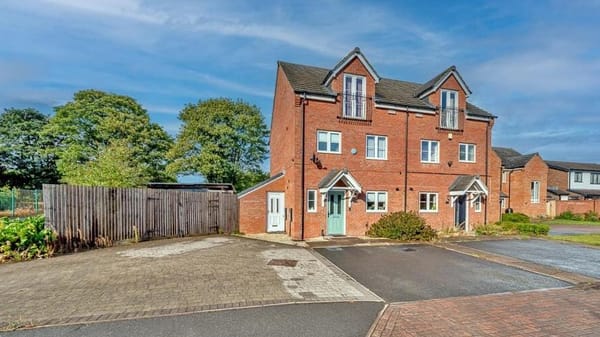 £300,000