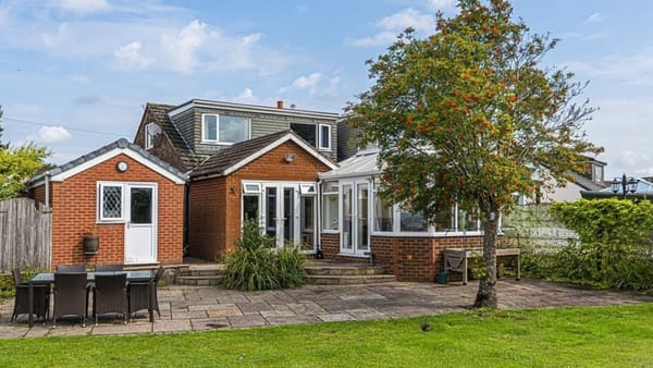 £450,000