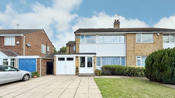 £370,000 offers over