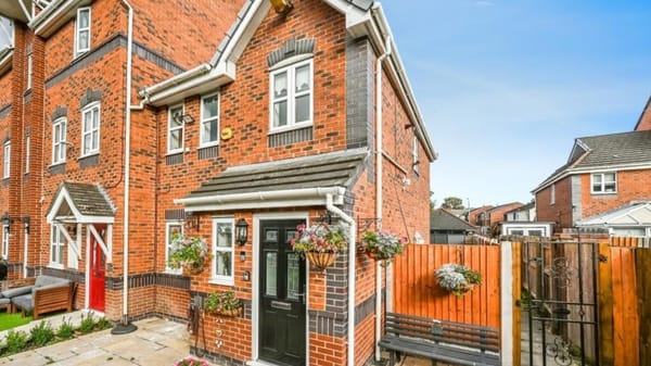 £260,000 offers over