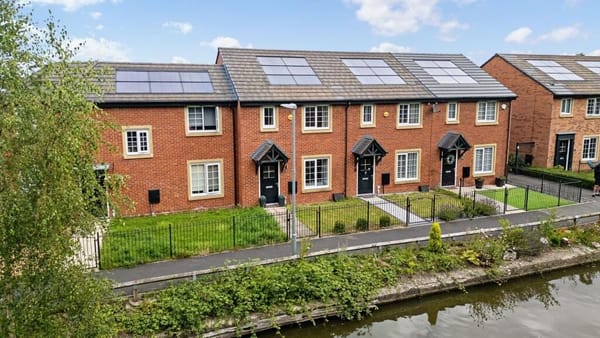 £240,000
