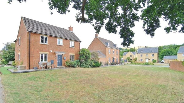 £595,000