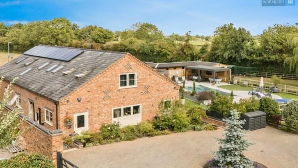 £1,650,000